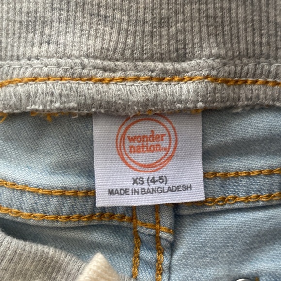 Kids 4/5 denim shorts - Picture 2 of 3